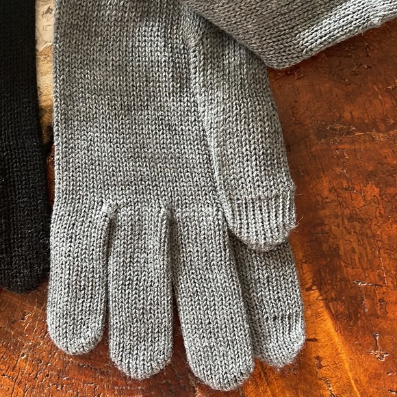 NWT UGG gloves one size - Picture 6 of 10